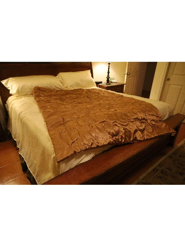 Bamboo - fiber - filled comforters with antibacterial and breathable qualitiesDuck down comforters with a softer feel and good warmth retentionCustom Made Factory Sample Comforter of Lingerie Satin, Twin Size Bamboo - fiber - filled comforters with antibacterial and breathable qualitiesDuck down comforters with a softer feel and good warmth retentionCustom Made Factory Sample Comforter of Lingerie Satin, Twin Size