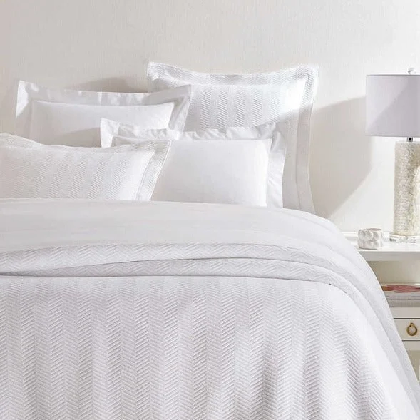 Duvet covers that coordinate with existing bedroom furniturePine Cone Hill Winnie Matelasse Coverlet Duvet covers that coordinate with existing bedroom furniturePine Cone Hill Winnie Matelasse Coverlet