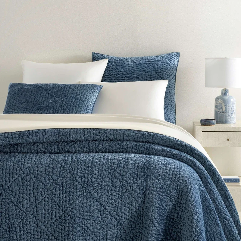 Button - closure duvet covers for a classic and secure fasteningPine Cone Hill Parisienne Velvet Slate Quilt Button - closure duvet covers for a classic and secure fasteningPine Cone Hill Parisienne Velvet Slate Quilt