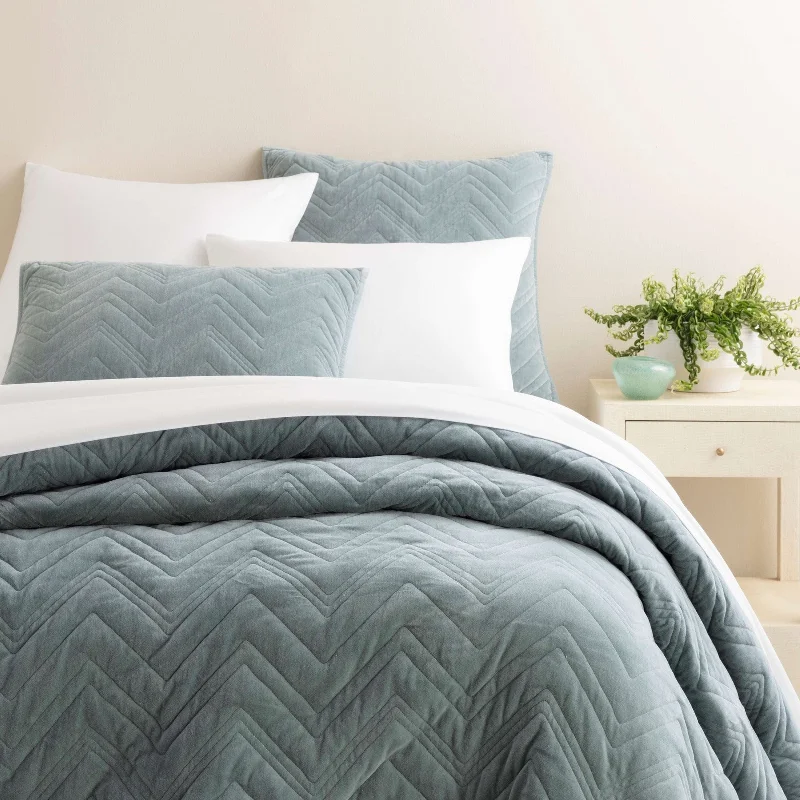 Anti - dust mite duvet covers to keep the sleep environment cleanPine Cone Hill Brentwood Velvet Ocean Quilt Anti - dust mite duvet covers to keep the sleep environment cleanPine Cone Hill Brentwood Velvet Ocean Quilt