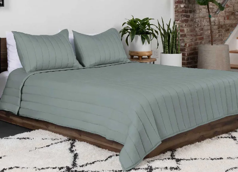 Duck down comforters with a softer feel and good warmth retentionArctic Aire•MAX Channel Coverlet Duck down comforters with a softer feel and good warmth retentionArctic Aire•MAX Channel Coverlet