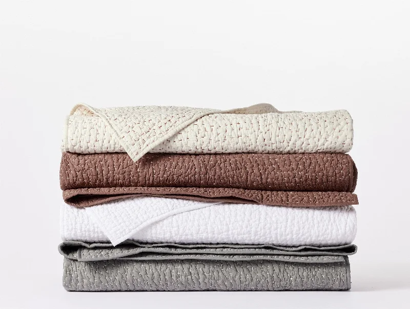 Goose down comforters known for their superior quality and insulationPebbled Handstitched Organic Quilt Goose down comforters known for their superior quality and insulationPebbled Handstitched Organic Quilt