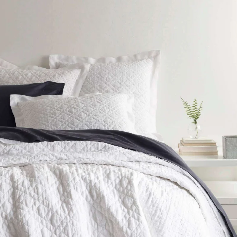 Expensive duvet covers with premium materials and artisanal craftsmanshipPine Cone Hill Washed Linen White Quilt Expensive duvet covers with premium materials and artisanal craftsmanshipPine Cone Hill Washed Linen White Quilt
