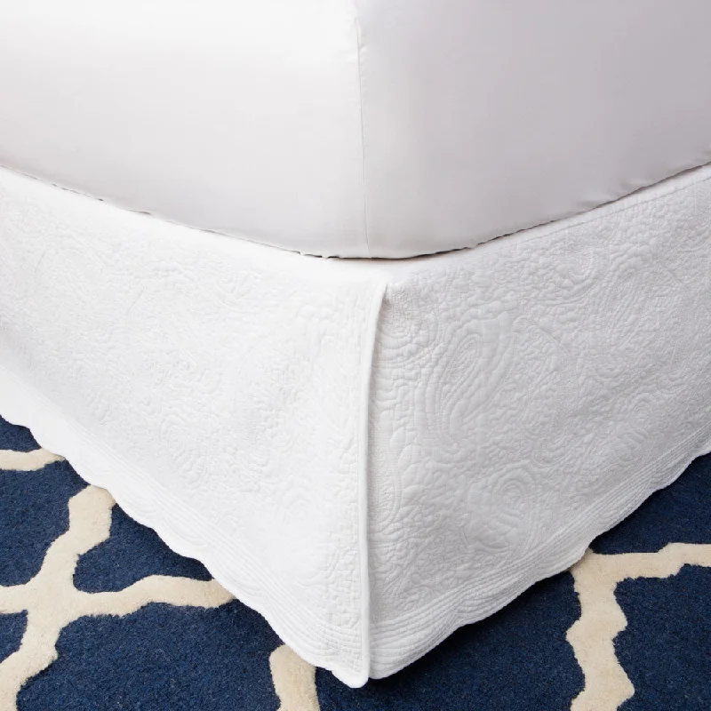 Bed skirts with a plaid pattern for a traditional styleGreenland Home Fashions Paisley Quilted 18-inch Drop Bed Skirt Bed skirts with a plaid pattern for a traditional styleGreenland Home Fashions Paisley Quilted 18-inch Drop Bed Skirt