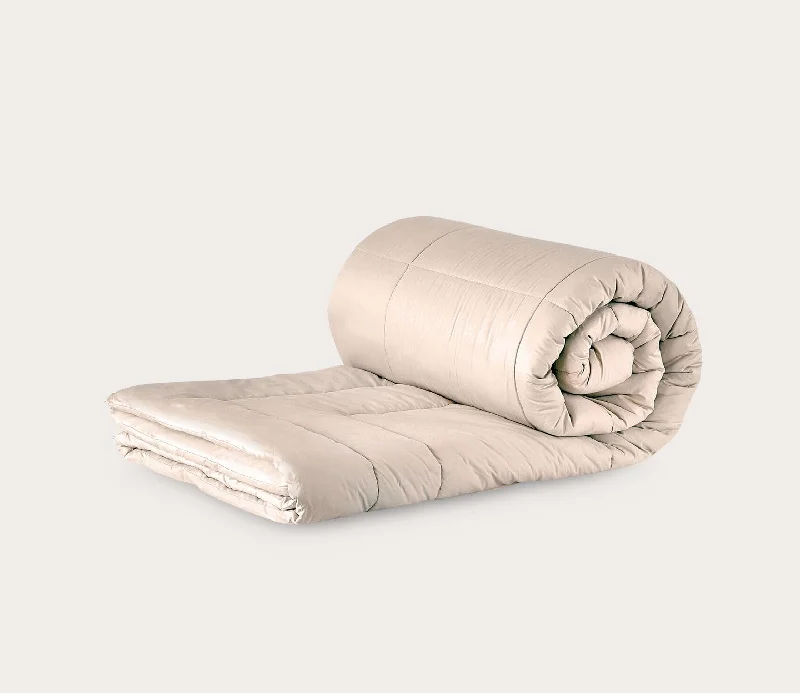 Silk - filled comforters for a luxurious and smooth touchSleep & Beyond myMerino® Organic Merino Wool Crib Comforter Silk - filled comforters for a luxurious and smooth touchSleep & Beyond myMerino® Organic Merino Wool Crib Comforter