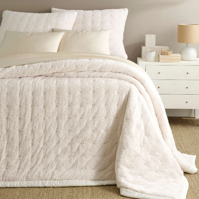 Zipper - closure duvet covers for easy removal and washingPine Cone Hill Marshmallow Fleece Ivory Puff Zipper - closure duvet covers for easy removal and washingPine Cone Hill Marshmallow Fleece Ivory Puff