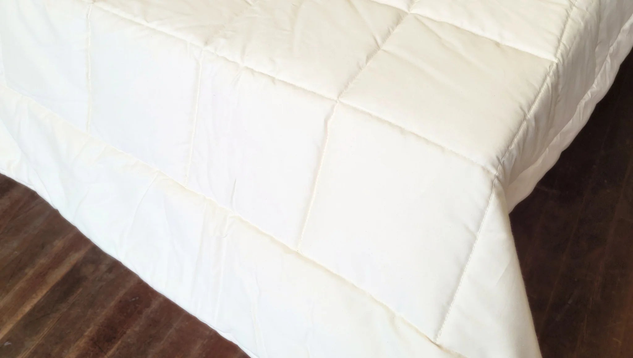 Latex - filled comforters with a bouncy texture and good supportSoaring Heart Quilted Organic Cotton Comforter Latex - filled comforters with a bouncy texture and good supportSoaring Heart Quilted Organic Cotton Comforter