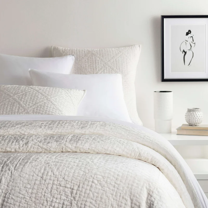 Egyptian cotton duvet covers for a luxurious and soft feelPine Cone Hill Parisienne Velvet Dove White Quilt Egyptian cotton duvet covers for a luxurious and soft feelPine Cone Hill Parisienne Velvet Dove White Quilt