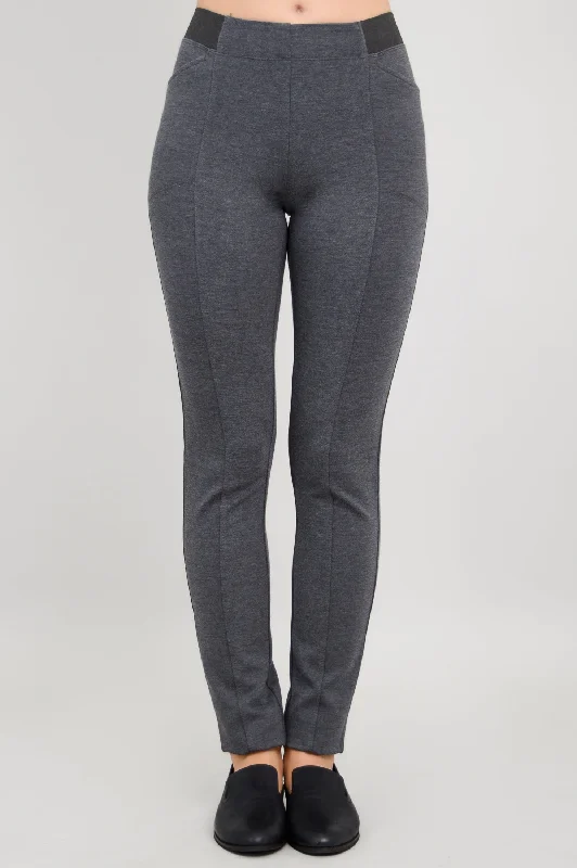 Nadia Pant, Granite, Modal