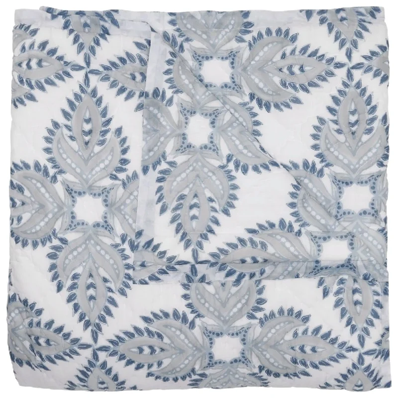 Bamboo fiber blankets with natural antibacterial propertiesFleece blankets for a cozy and plush textureDasati Lapis Quilts by John Robshaw Bamboo fiber blankets with natural antibacterial propertiesFleece blankets for a cozy and plush textureDasati Lapis Quilts by John Robshaw