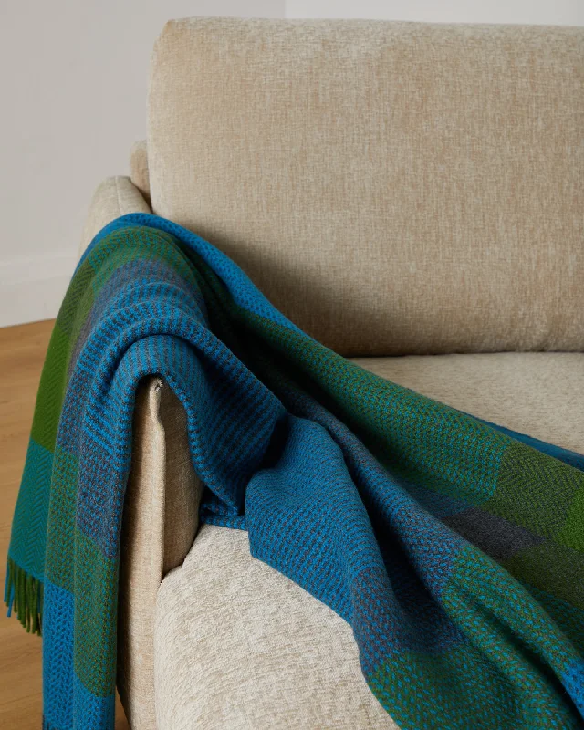 Wool blankets with natural warmth and insulationSilk blankets with a smooth and elegant touchFoxford Ceide Cashmere and Lambswool Throw Wool blankets with natural warmth and insulationSilk blankets with a smooth and elegant touchFoxford Ceide Cashmere and Lambswool Throw