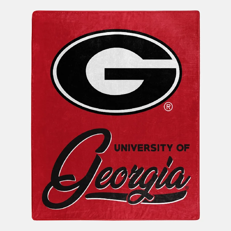 Silk blankets with a smooth and elegant touchMohair blankets with a unique sheen and softnessGeorgia Signature College Throw Blanket