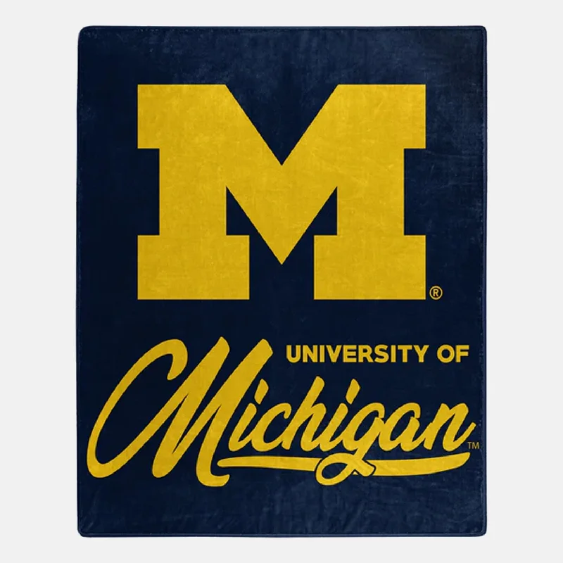 Acrylic blankets for a soft and affordable alternativeSilk blankets with a smooth and elegant touchMichigan Signature College Throw Blanket Acrylic blankets for a soft and affordable alternativeSilk blankets with a smooth and elegant touchMichigan Signature College Throw Blanket