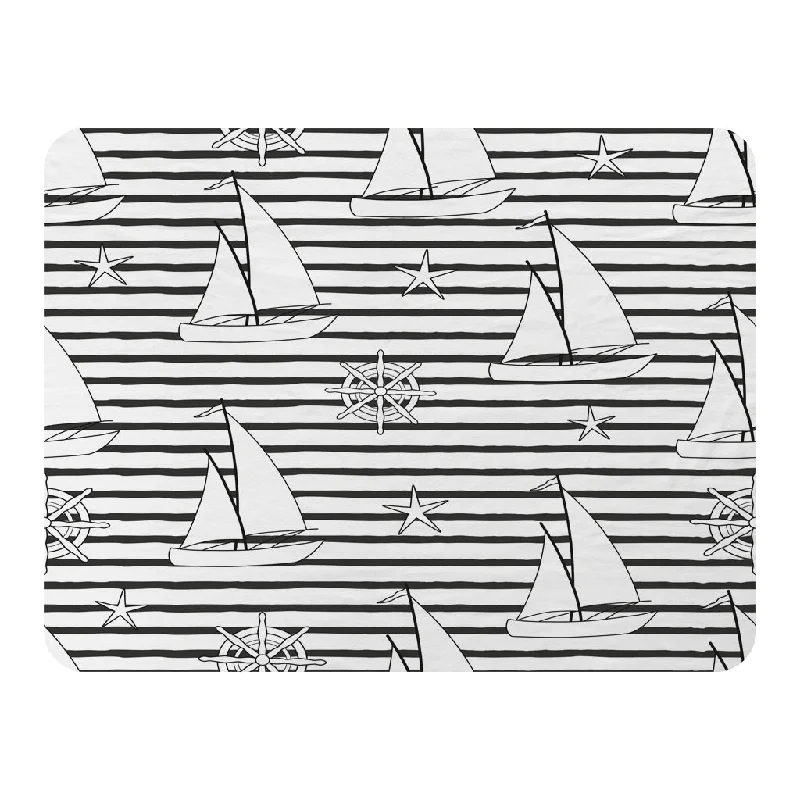 Chenille blankets with a thick and fuzzy textureBamboo fiber blankets with natural antibacterial propertiesSailboats (Blanket)