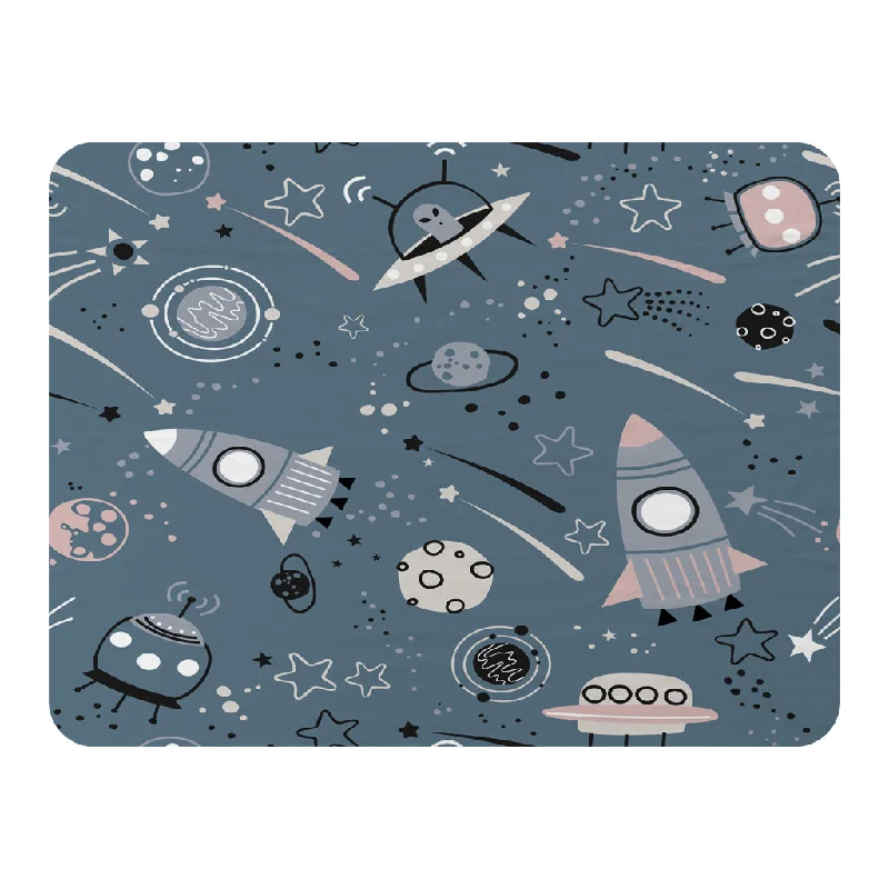 Chenille blankets with a thick and fuzzy textureBamboo fiber blankets with natural antibacterial propertiesspaceships and planets with stars (Blanket) Chenille blankets with a thick and fuzzy textureBamboo fiber blankets with natural antibacterial propertiesspaceships and planets with stars (Blanket)