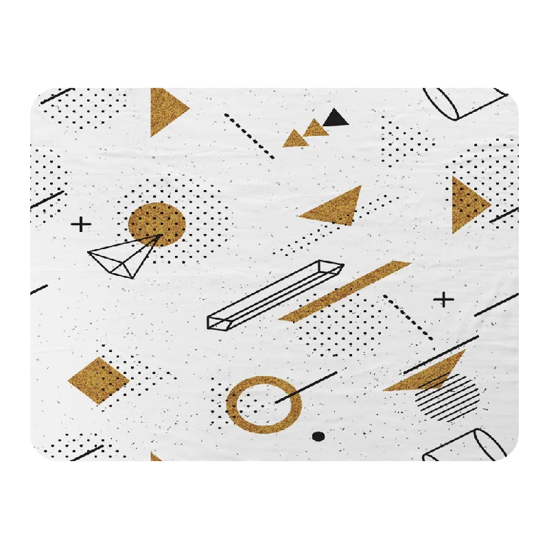 Recycled polyester blankets for an eco - conscious optionAlpaca wool blankets for a hypoallergenic and warm optionTrendy geometric elements (Blanket)