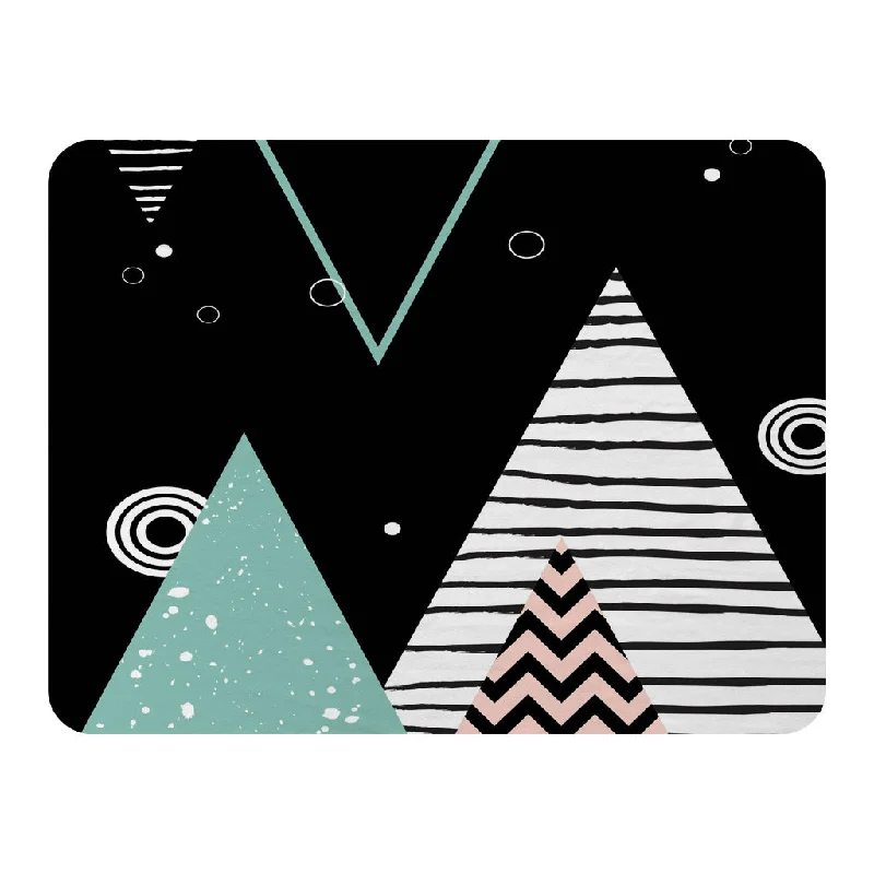 Fleece blankets for a cozy and plush textureSynthetic fiber blend blankets for a budget - friendly choiceTriangles, Circles & Zig Zag Patterns (Blanket)