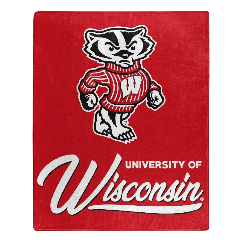 Synthetic fiber blend blankets for a budget - friendly choiceWool blankets with natural warmth and insulationWisconsin Signature College Throw Blanket