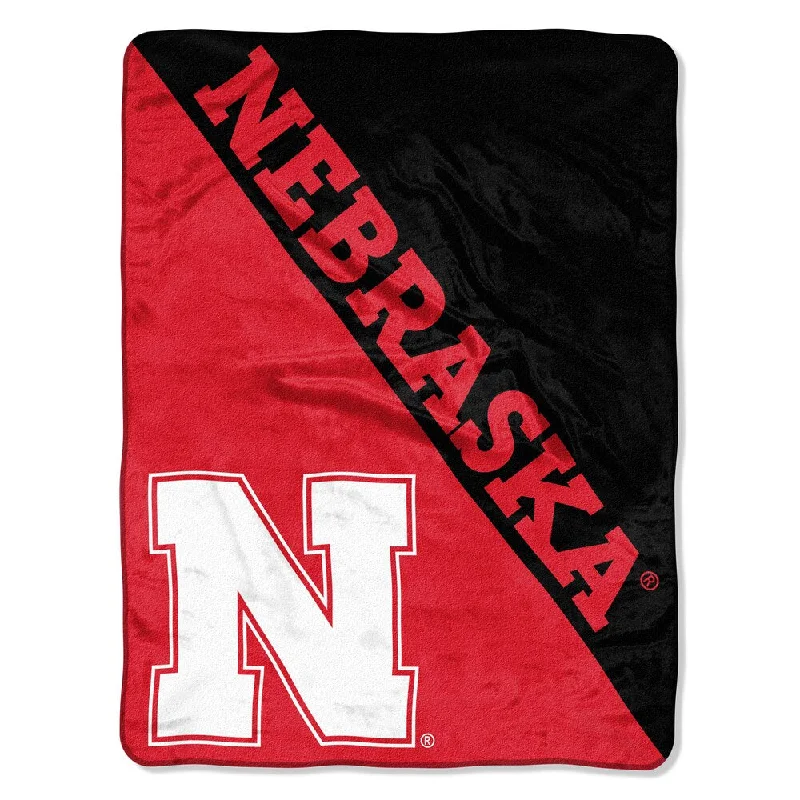 Acrylic blankets for a soft and affordable alternativeQueen - size blankets for standard - sized bedsCOL 059 Nebraska Halftone Micro Throw Acrylic blankets for a soft and affordable alternativeQueen - size blankets for standard - sized bedsCOL 059 Nebraska Halftone Micro Throw