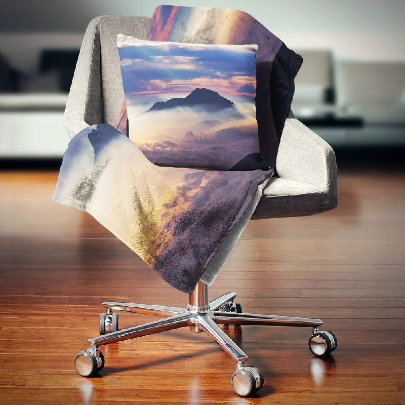 Queen - size blankets for standard - sized bedsKing - size blankets to cover large beds comfortablyDesignart 'Amazing Java Mountain in Fog' Landscape Fleece Throw Blanket Queen - size blankets for standard - sized bedsKing - size blankets to cover large beds comfortablyDesignart 'Amazing Java Mountain in Fog' Landscape Fleece Throw Blanket
