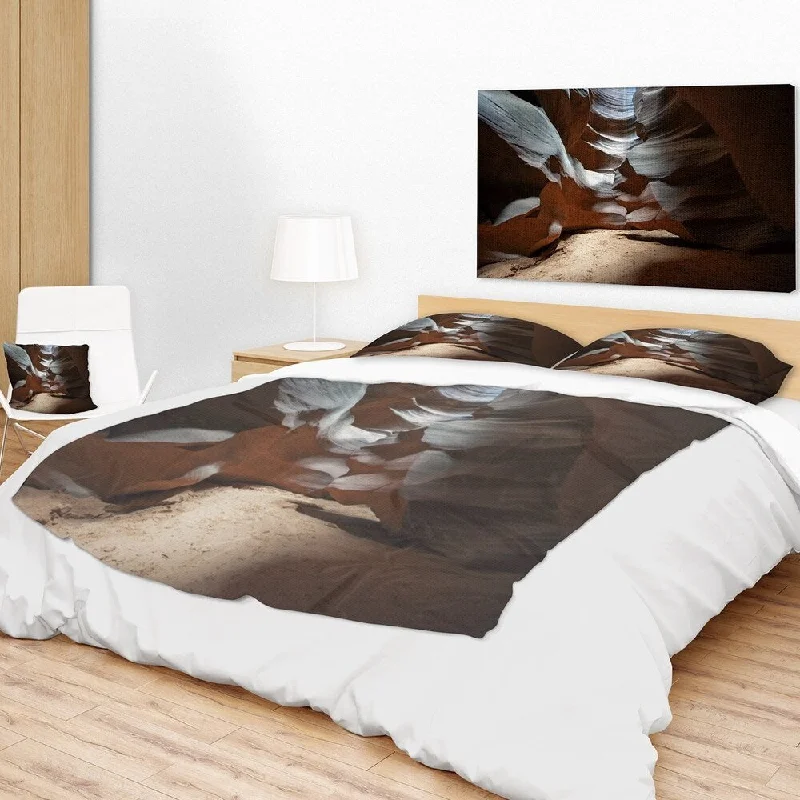 King - size blankets to cover large beds comfortablyWool blankets with natural warmth and insulationDesignart 'Antelope Canyon Dark Inside' Landscape Photo Throw Blanket