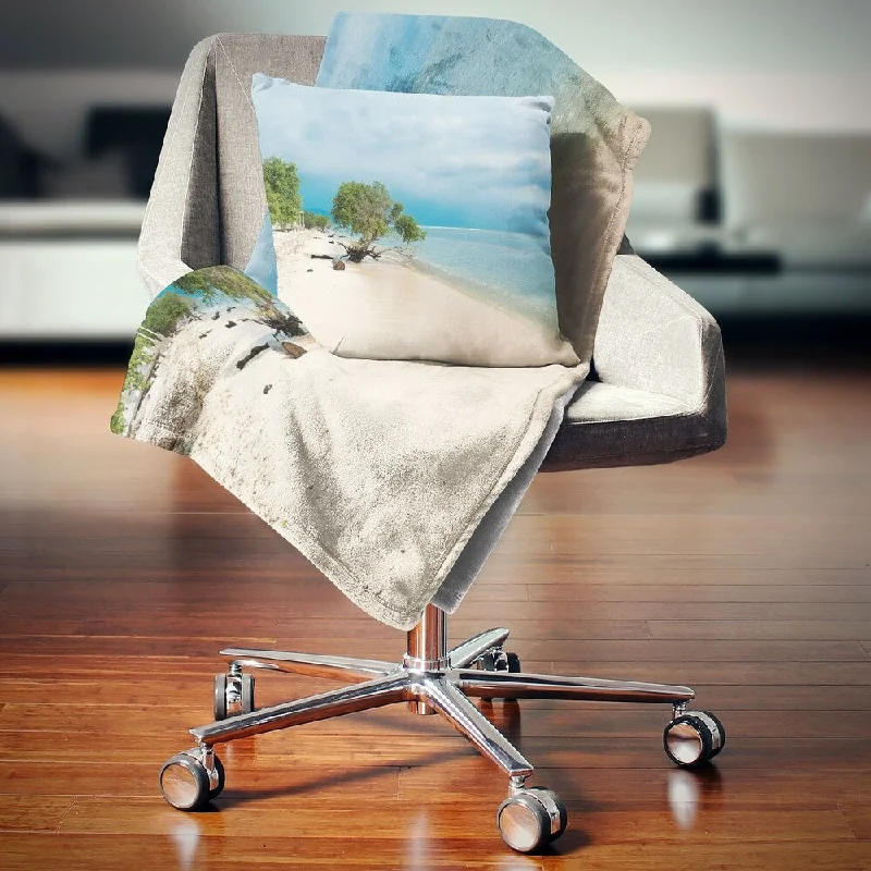 Queen - size blankets for standard - sized bedsLinen blankets with a rustic and textured lookDesignart 'Beautiful Coastline in Indonesia' Modern Seascape Throw Blanket Queen - size blankets for standard - sized bedsLinen blankets with a rustic and textured lookDesignart 'Beautiful Coastline in Indonesia' Modern Seascape Throw Blanket