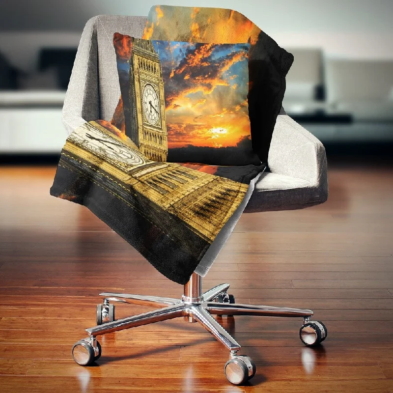 Cotton blankets for breathability and a lightweight feelFleece blankets for a cozy and plush textureDesignart 'Big Ben UK London at Sunset Panorama' Landscape Fleece Throw Blanket Cotton blankets for breathability and a lightweight feelFleece blankets for a cozy and plush textureDesignart 'Big Ben UK London at Sunset Panorama' Landscape Fleece Throw Blanket