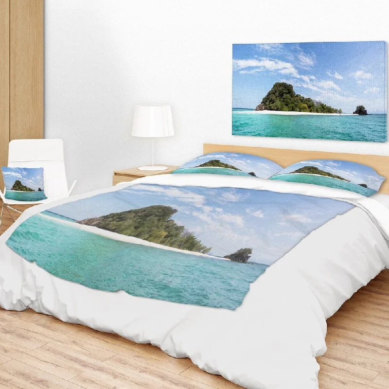 Silk blankets with a smooth and elegant touchLinen blankets with a rustic and textured lookDesignart 'Blue Koh Khai Island Panorama' Seascape Throw Blanket Silk blankets with a smooth and elegant touchLinen blankets with a rustic and textured lookDesignart 'Blue Koh Khai Island Panorama' Seascape Throw Blanket