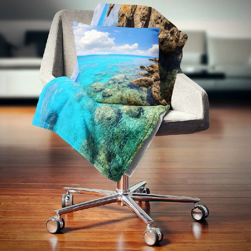 Microfiber blankets that are durable and easy to care forKing - size blankets to cover large beds comfortablyDesignart 'Bright Summer Day in Sea' Seascape Throw Blanket Microfiber blankets that are durable and easy to care forKing - size blankets to cover large beds comfortablyDesignart 'Bright Summer Day in Sea' Seascape Throw Blanket