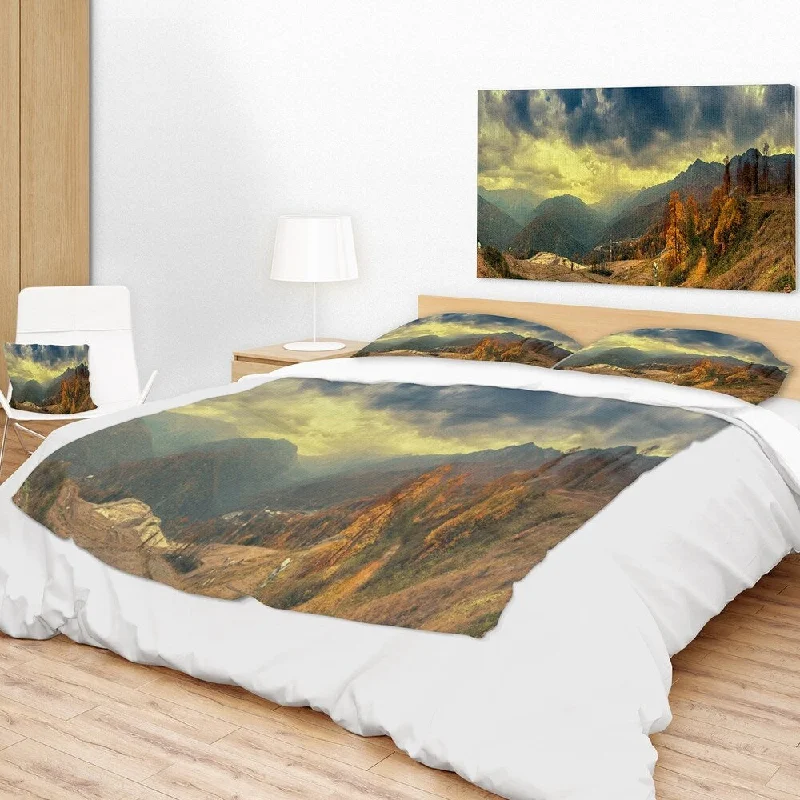 Linen blankets with a rustic and textured lookAlpaca wool blankets for a hypoallergenic and warm optionDesignart 'Caucasus Mountains Yellow Panorama' Landscape Fleece Throw Blanket Linen blankets with a rustic and textured lookAlpaca wool blankets for a hypoallergenic and warm optionDesignart 'Caucasus Mountains Yellow Panorama' Landscape Fleece Throw Blanket