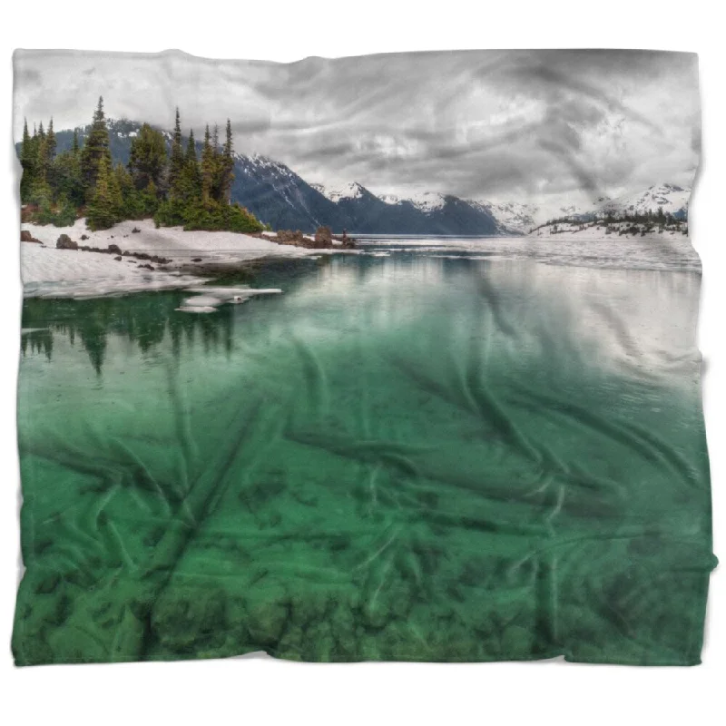Linen blankets with a rustic and textured lookWool blankets with natural warmth and insulationDesignart 'Crystal Clear Lake and Mountains' Landscape Fleece Throw Blanket Linen blankets with a rustic and textured lookWool blankets with natural warmth and insulationDesignart 'Crystal Clear Lake and Mountains' Landscape Fleece Throw Blanket