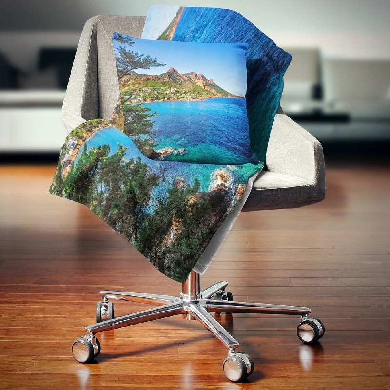 Linen blankets with a rustic and textured lookBamboo fiber blankets with natural antibacterial propertiesDesignart 'Esterel Rocks Beach Coast in Blue' Seashore Throw Blanket