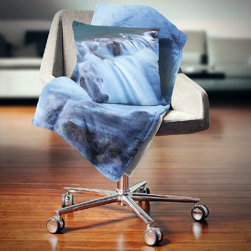 Chenille blankets with a thick and fuzzy textureFleece blankets for a cozy and plush textureDesignart 'Fantastic Blue Water Cascade' Landscape Fleece Throw Blanket Chenille blankets with a thick and fuzzy textureFleece blankets for a cozy and plush textureDesignart 'Fantastic Blue Water Cascade' Landscape Fleece Throw Blanket