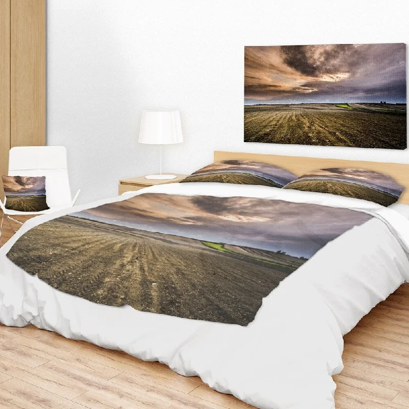 Cotton blankets for breathability and a lightweight feelCotton blankets for breathability and a lightweight feelDesignart 'Field Waiting for Cultivation' Landscape Fleece Throw Blanket Cotton blankets for breathability and a lightweight feelCotton blankets for breathability and a lightweight feelDesignart 'Field Waiting for Cultivation' Landscape Fleece Throw Blanket