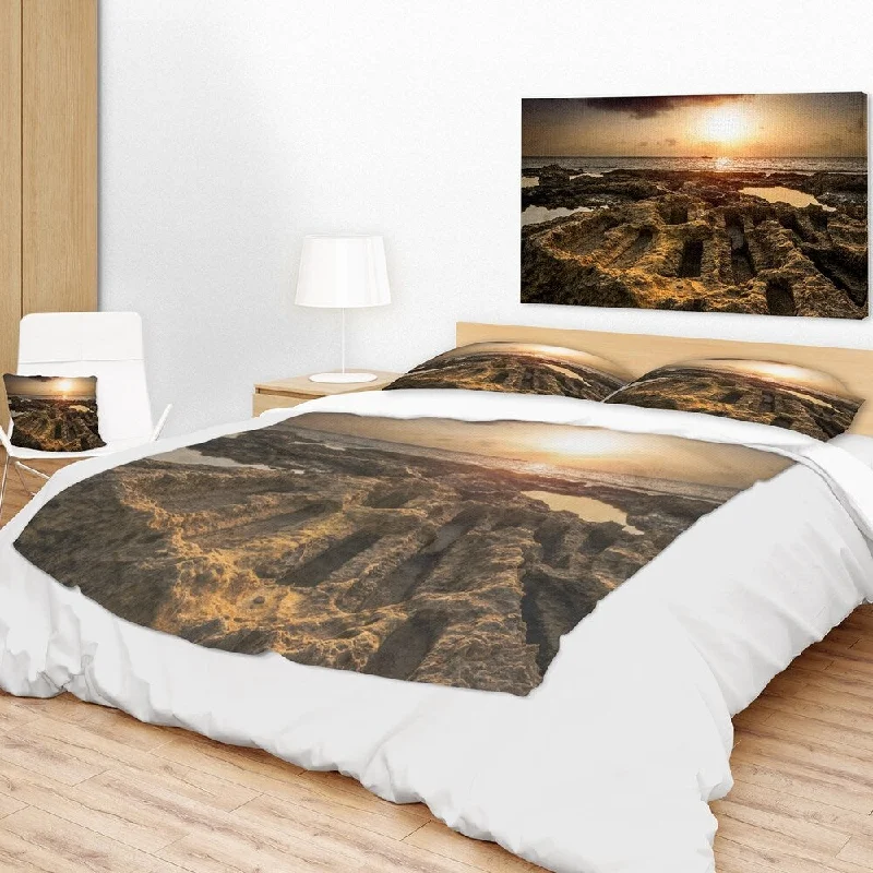 Bamboo fiber blankets with natural antibacterial propertiesAcrylic blankets for a soft and affordable alternativeDesignart 'Glowing Sunlight on Ancient Ruins' Landscape Fleece Throw Blanket