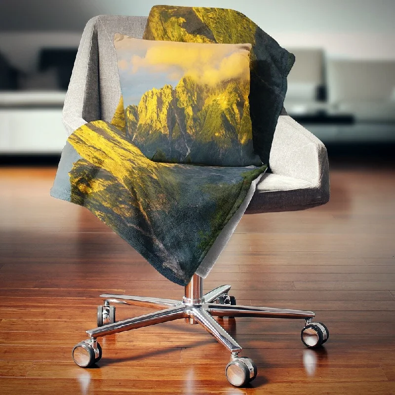 Linen blankets with a rustic and textured lookSilk blankets with a smooth and elegant touchDesignart 'Highrise Green Mountains' Landscape Photo Throw Blanket