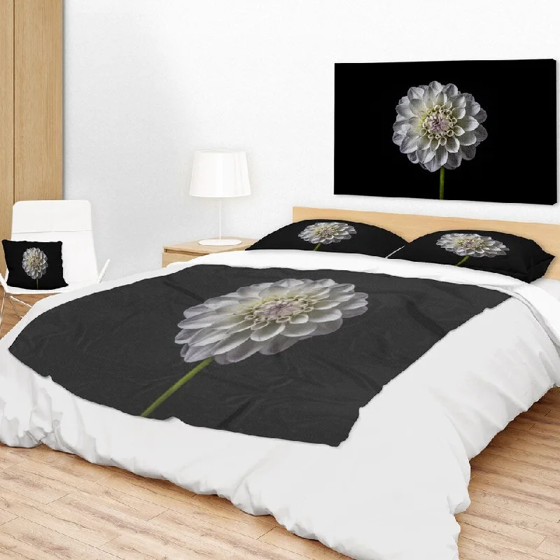 Queen - size blankets for standard - sized bedsAlpaca wool blankets for a hypoallergenic and warm optionDesignart 'Isolated Dahlia Flower in Black' Floral Throw Blanket