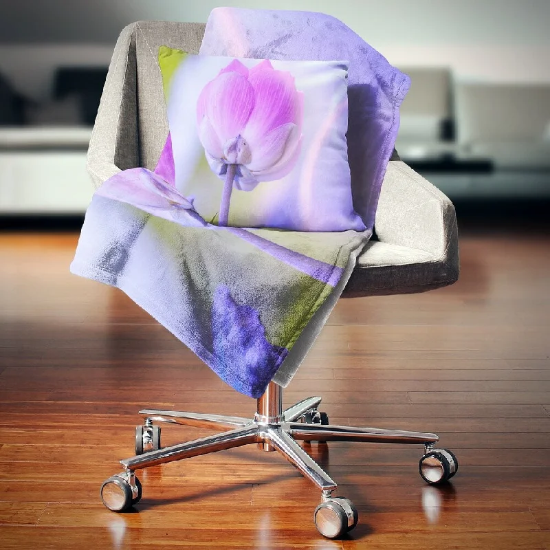 Mohair blankets with a unique sheen and softnessRecycled polyester blankets for an eco - conscious optionDesignart 'Large Single Lotus Flower' Floral Throw Blanket Mohair blankets with a unique sheen and softnessRecycled polyester blankets for an eco - conscious optionDesignart 'Large Single Lotus Flower' Floral Throw Blanket