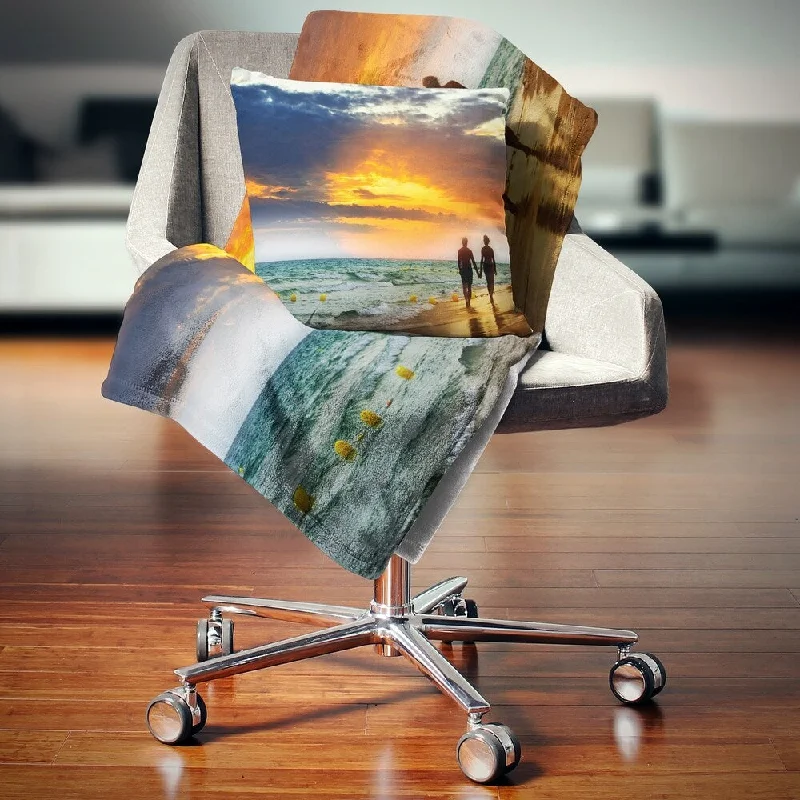 Linen blankets with a rustic and textured lookAcrylic blankets for a soft and affordable alternativeDesignart 'Lovers at Beach' Seashore Photography Throw Blanket Linen blankets with a rustic and textured lookAcrylic blankets for a soft and affordable alternativeDesignart 'Lovers at Beach' Seashore Photography Throw Blanket