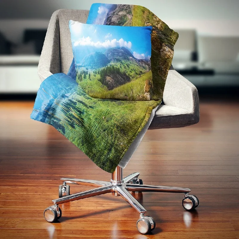 Queen - size blankets for standard - sized bedsKing - size blankets to cover large beds comfortablyDesignart 'Mountain Landscape Panorama' Landscape Fleece Throw Blanket Queen - size blankets for standard - sized bedsKing - size blankets to cover large beds comfortablyDesignart 'Mountain Landscape Panorama' Landscape Fleece Throw Blanket