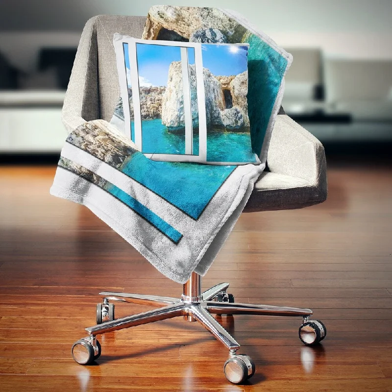 Linen blankets with a rustic and textured lookCotton blankets for breathability and a lightweight feelDesignart 'Open Window to Rocky Sunny Ocean' Seashore Throw Blanket Linen blankets with a rustic and textured lookCotton blankets for breathability and a lightweight feelDesignart 'Open Window to Rocky Sunny Ocean' Seashore Throw Blanket