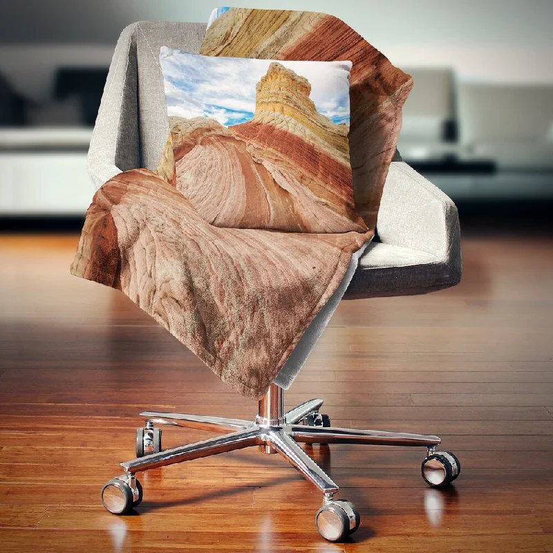 Fleece blankets for a cozy and plush textureMohair blankets with a unique sheen and softnessDesignart 'Paria Plateau in Northern Arizona' Landscape Fleece Throw Blanket