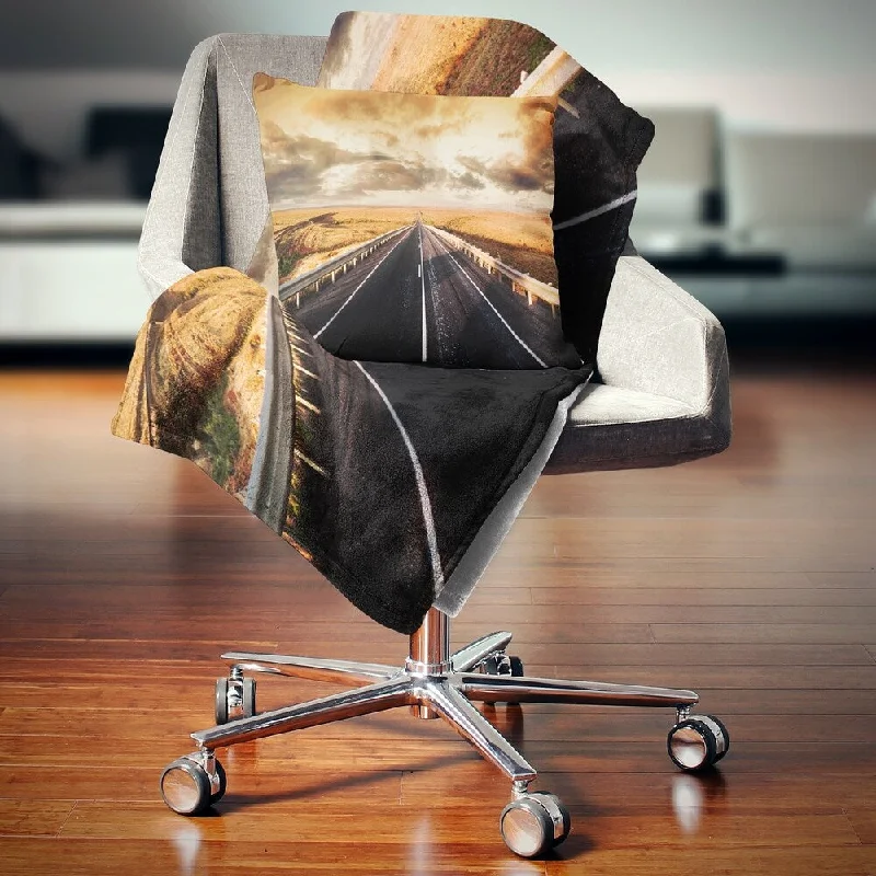 Wool blankets with natural warmth and insulationMohair blankets with a unique sheen and softnessDesignart 'Road through Desert Panorama' Landscape Fleece Throw Blanket Wool blankets with natural warmth and insulationMohair blankets with a unique sheen and softnessDesignart 'Road through Desert Panorama' Landscape Fleece Throw Blanket