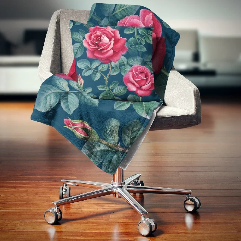 Silk blankets with a smooth and elegant touchQueen - size blankets for standard - sized bedsDesignart 'Rose Illustration Watercolor' Floral Throw Blanket