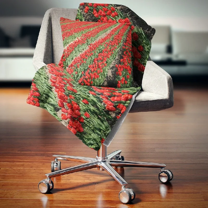 Queen - size blankets for standard - sized bedsWool blankets with natural warmth and insulationDesignart 'Rows of Red Tulip Flowers' Floral Throw Blanket Queen - size blankets for standard - sized bedsWool blankets with natural warmth and insulationDesignart 'Rows of Red Tulip Flowers' Floral Throw Blanket