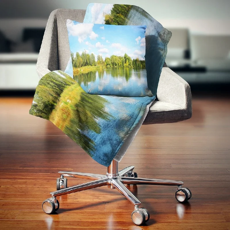 Linen blankets with a rustic and textured lookCotton blankets for breathability and a lightweight feelDesignart 'Spring Lake Panorama' Landscape Fleece Throw Blanket Linen blankets with a rustic and textured lookCotton blankets for breathability and a lightweight feelDesignart 'Spring Lake Panorama' Landscape Fleece Throw Blanket