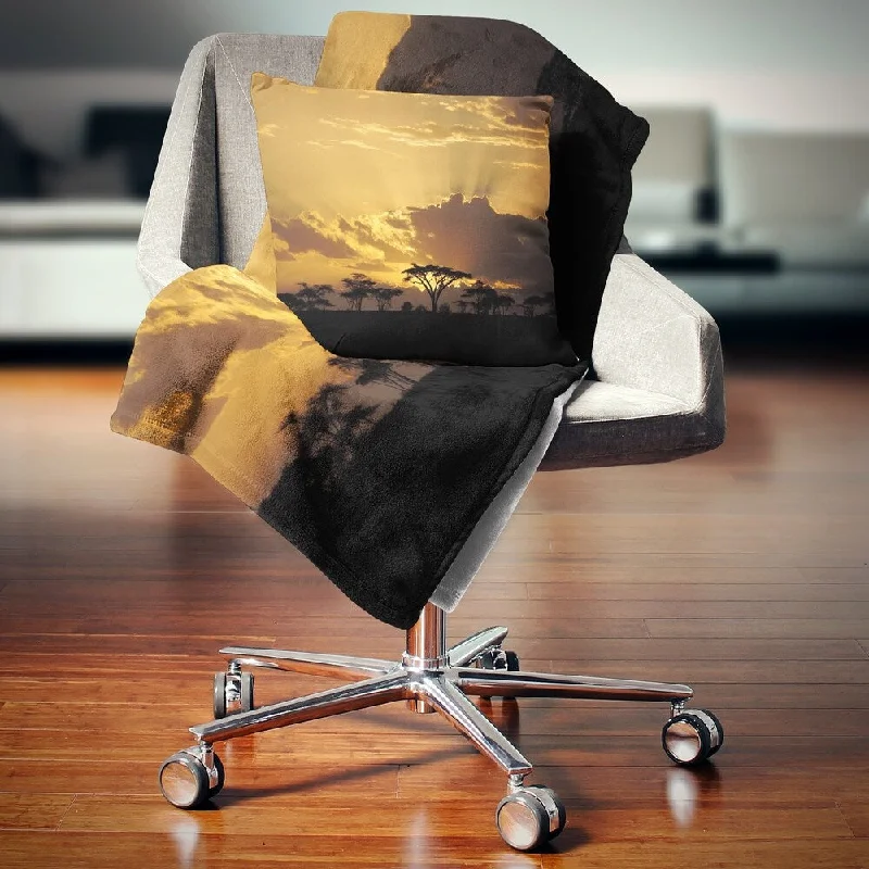 Bamboo fiber blankets with natural antibacterial propertiesMicrofiber blankets that are durable and easy to care forDesignart 'Sunset in Africa with Acacia Tree' Landscape Fleece Throw Blanket