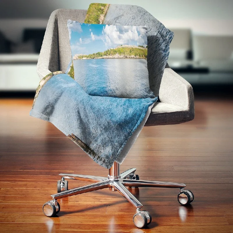 Fleece blankets for a cozy and plush textureLinen blankets with a rustic and textured lookDesignart 'The Bay of Havana Panorama' Seascape Throw Blanket Fleece blankets for a cozy and plush textureLinen blankets with a rustic and textured lookDesignart 'The Bay of Havana Panorama' Seascape Throw Blanket