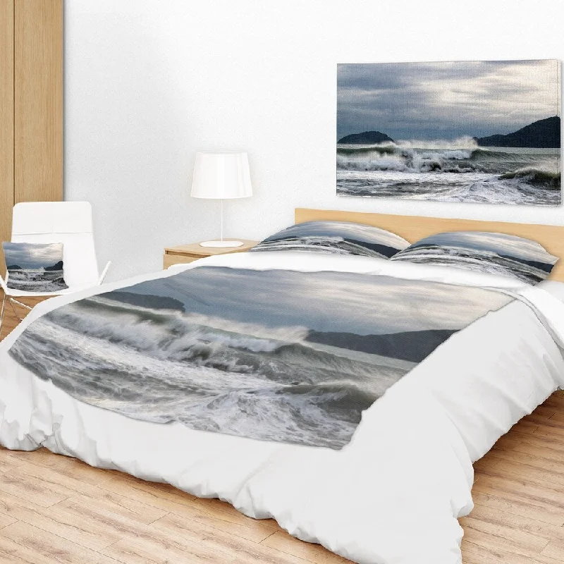 Linen blankets with a rustic and textured lookMicrofiber blankets that are durable and easy to care forDesignart 'Waves in Lerici Beach Italy' Seascape Throw Blanket Linen blankets with a rustic and textured lookMicrofiber blankets that are durable and easy to care forDesignart 'Waves in Lerici Beach Italy' Seascape Throw Blanket