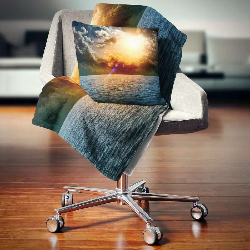 Fleece blankets for a cozy and plush textureChenille blankets with a thick and fuzzy textureDesignart 'Yellow Sunset in the Middle of Ocean' Beach Photo Throw Blanket Fleece blankets for a cozy and plush textureChenille blankets with a thick and fuzzy textureDesignart 'Yellow Sunset in the Middle of Ocean' Beach Photo Throw Blanket